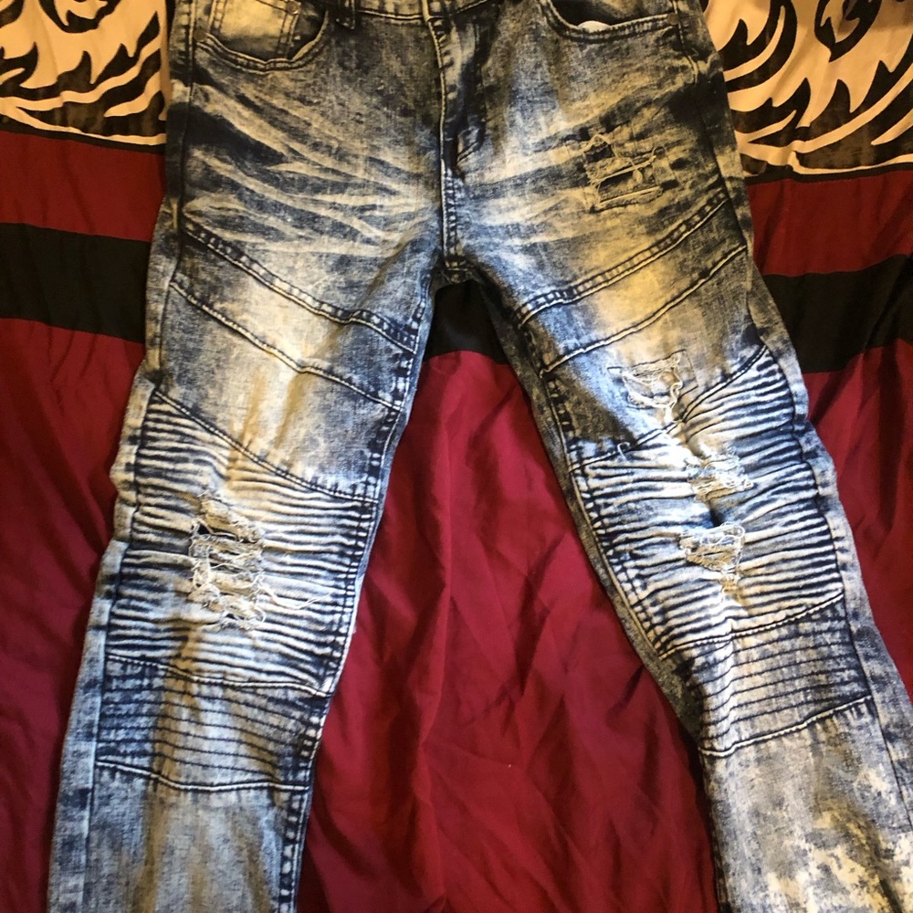 White and blue skinny jeans